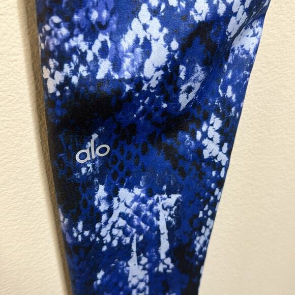 ALO Yoga Airbrush Legging - Blue Python Print Size S - Picture 6 of 6